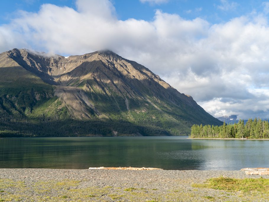 Kathleen Lake mit King's Throne Peak