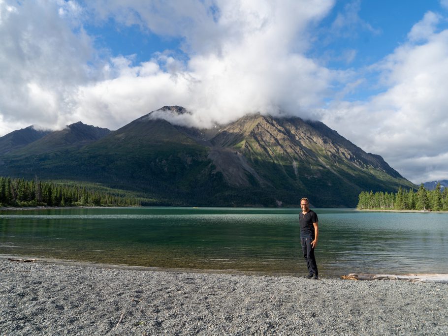 Jo mit Morgensonne am Kathleen Lake