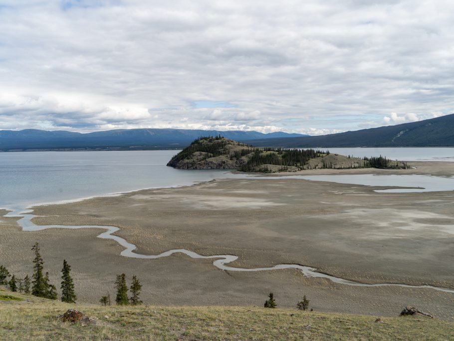 Mündung in den Kluane Lake