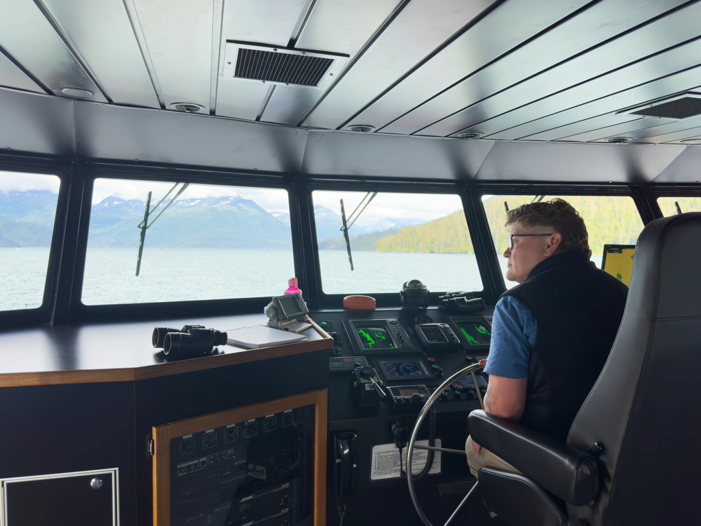 Brücke der Valdez Spirit mit Captain Amanda Bauer