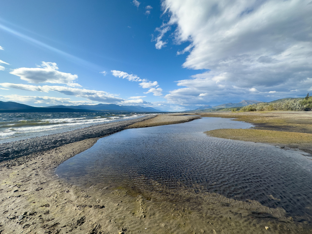 Teslin Lake mit Lagune - ein wichtiger Rastplatz für Zugvögel