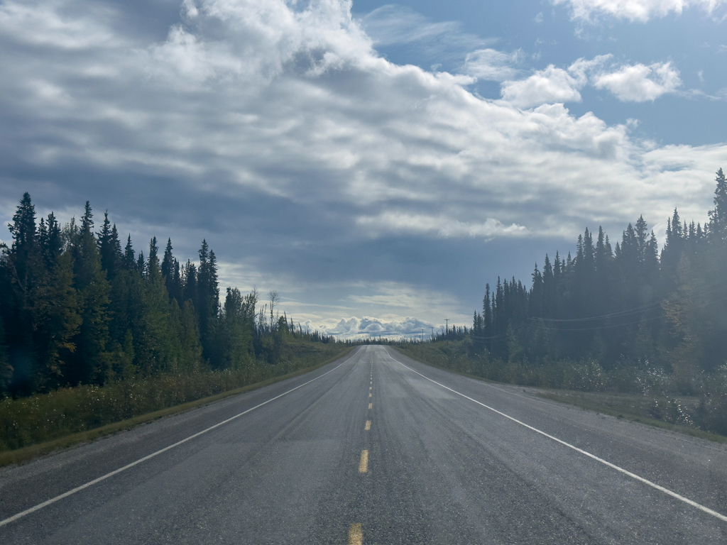 Weiterfahrt von Watson Lake auf dem Alaska Highway