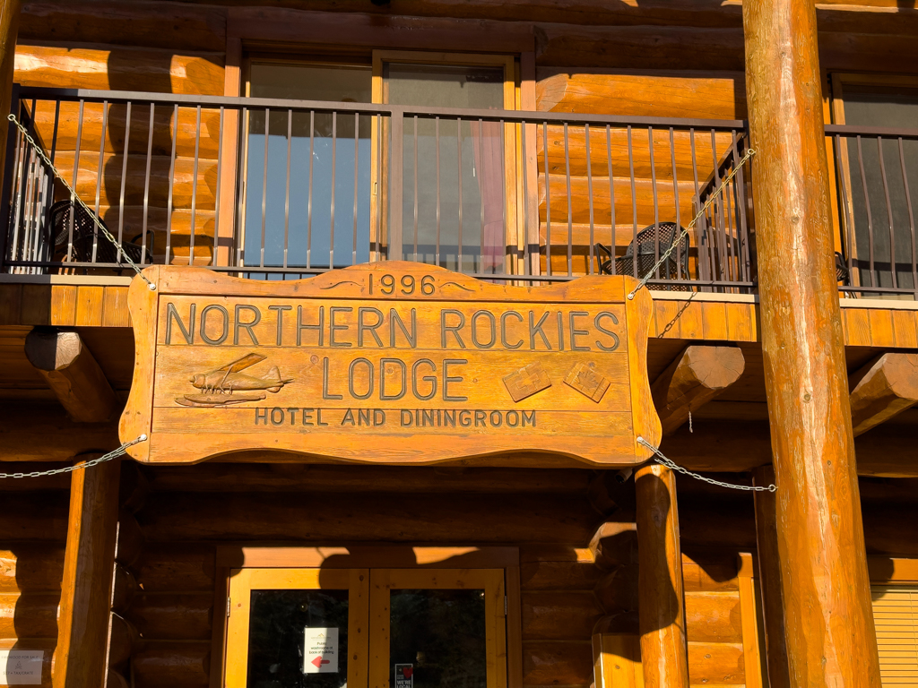 Northern Rockies Lodge am Muncho Lake - von einem Schweizer Paar geführt