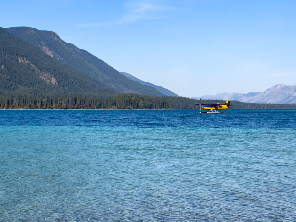 Wasserflugzeug auf dem Muncho Lake
