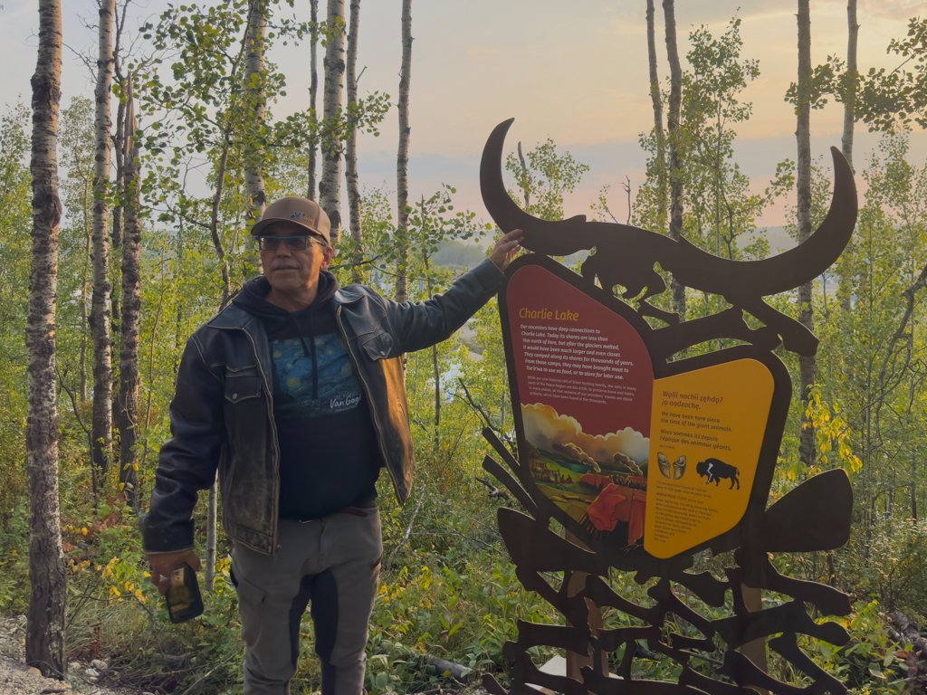 Garry erzählt, dass früher Riesen-Bisons die Gegend bevölkerten, "giant animals"