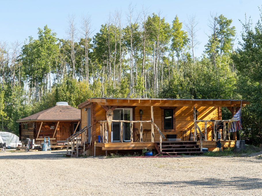 Bungalow und Atelier auf dem Grundstück von Garry und Paula