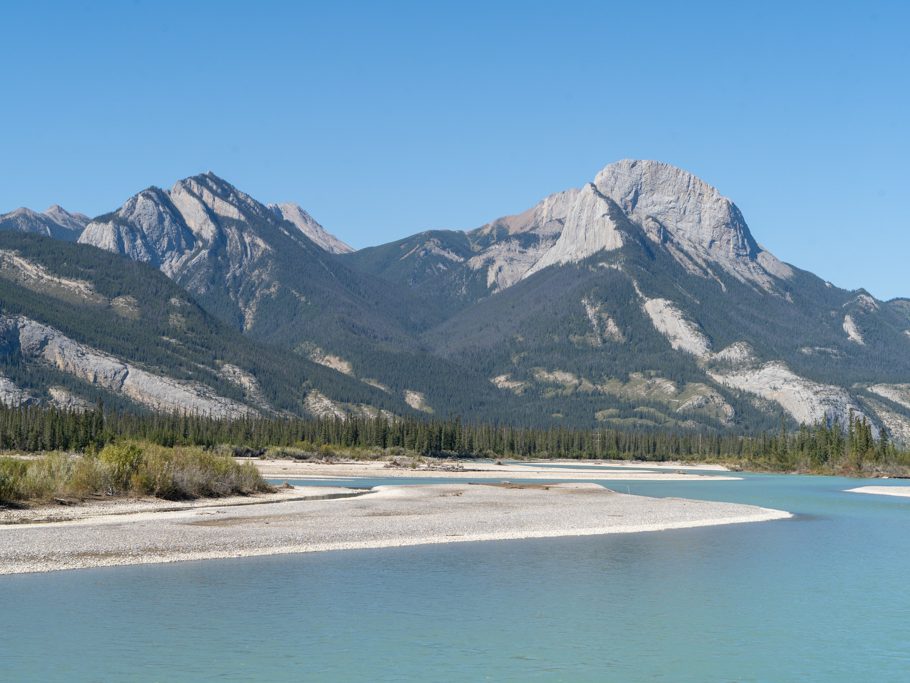 Ankunft im Jasper Nationalpark: Athabasca River und Roche Ronde (2138 m)