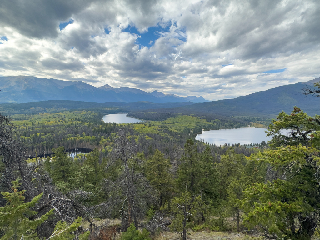 Aussicht vom Overlook Loop Trail, Jasper, auf Patricia Lake und Pyramid Lake