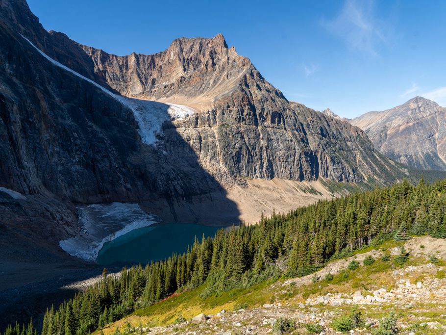 Clavell Gletscher mit Sicht auf das Tal und den Rocky Mountains