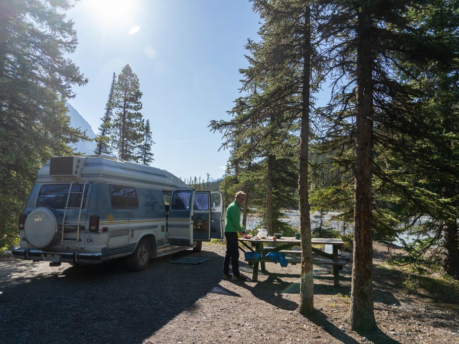 Zmittag im Rampard Creek am North Saskatchewan River