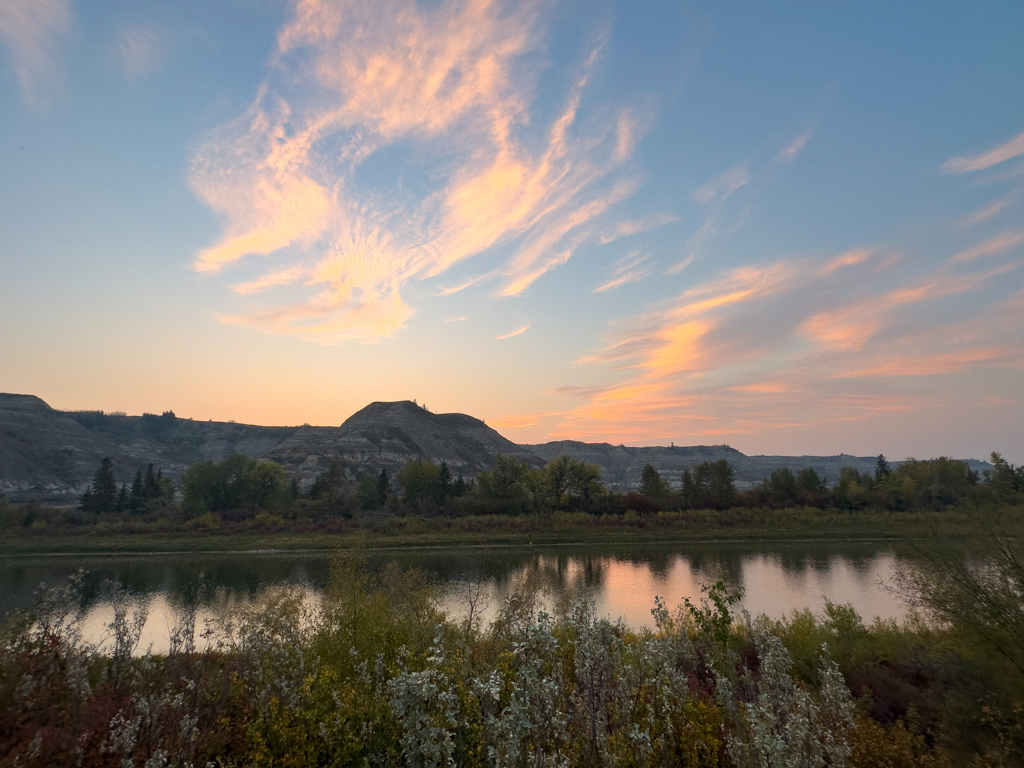 Abendhimmel am Starland Campground mit Red Deer River