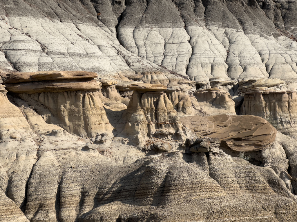 Steinlandschaft mit Hoodoos bei Drumheller