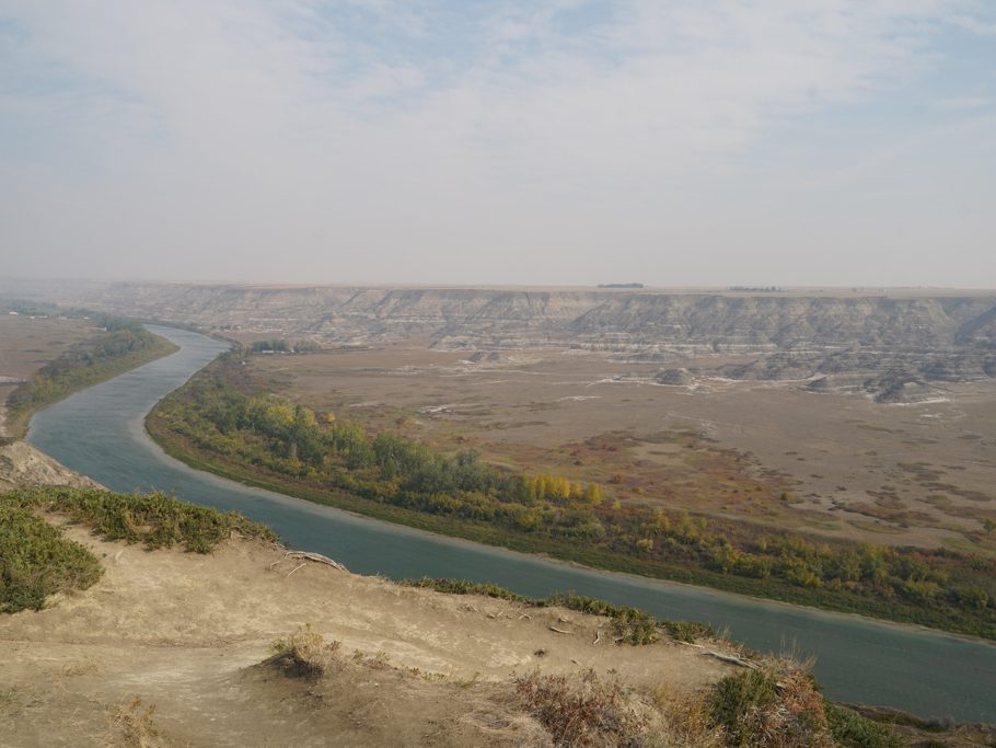 Auf dem Orckney Aussichtspunkt bei Drumheller mit Blick auf den Red Deer River