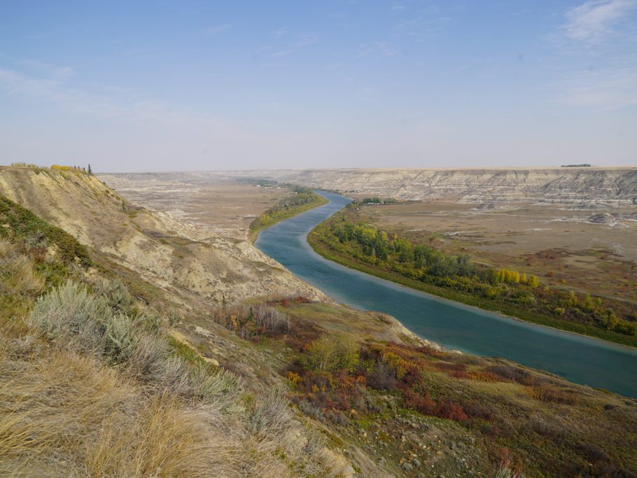 Am Orckney Aussichtspunkt in Drumheller und Red Deer River Ebene