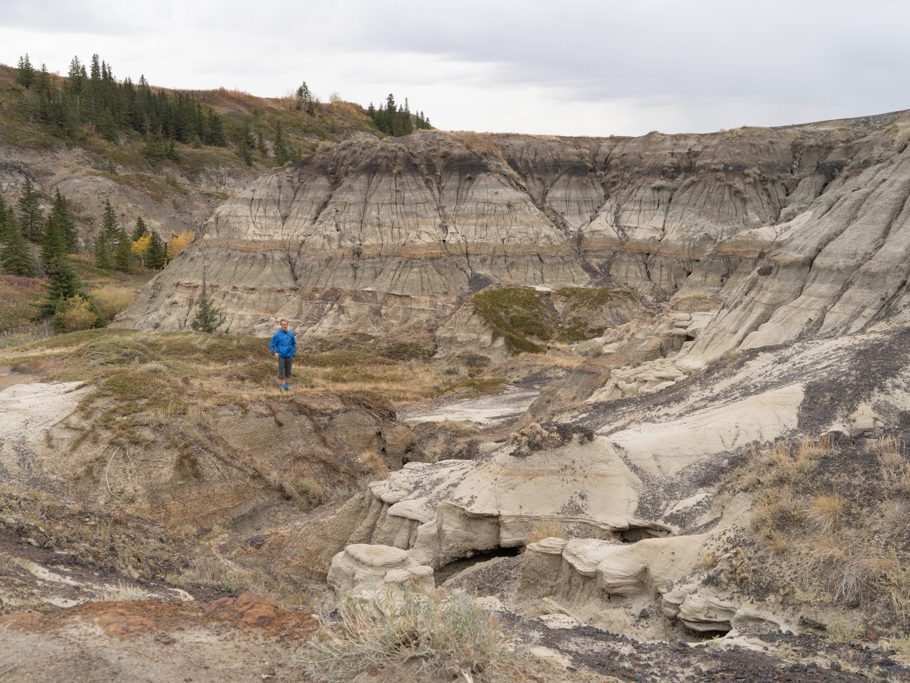 Jo auf dem Spaziergang durch den Horseshoe Canyon, Drumheller