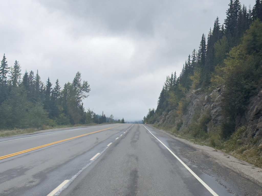 Auf dem HW 3 zur ersten schweren Martha Prüfung, dem Kootenay Pass mit 1'772 m