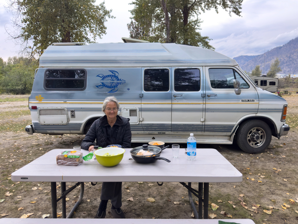 Abendessen auf dem Country Hideaway Zeltplatz bei Grand Forks