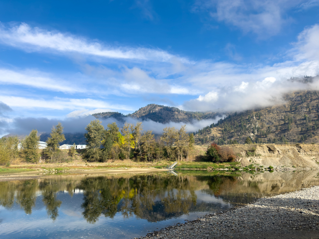 Kettle River beim Country Hideaway Campground in Grand Forks, Kanada