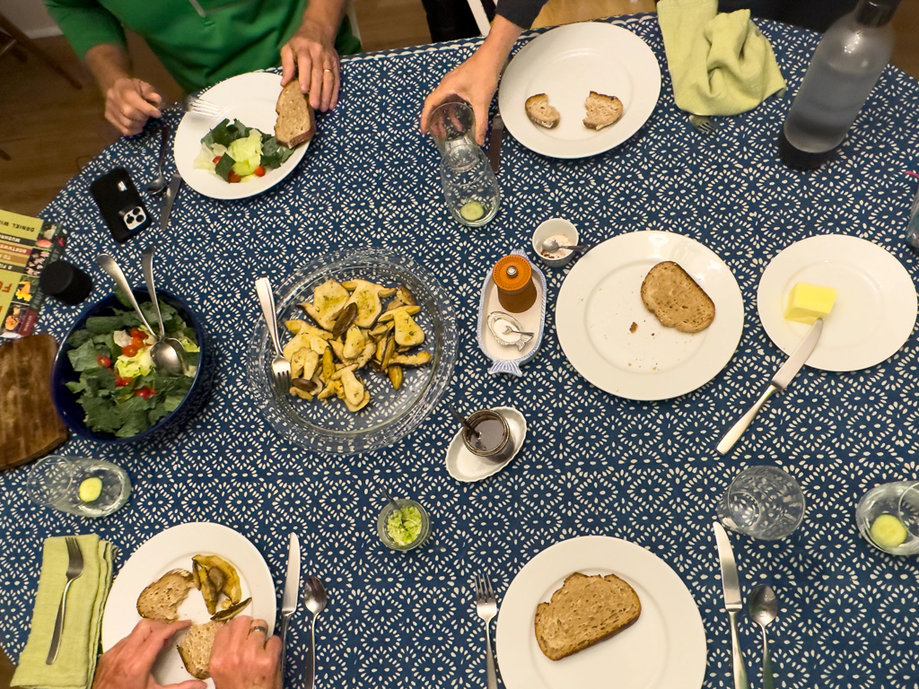 Steinpilz Carpacchio und Salat zur Vorspeise