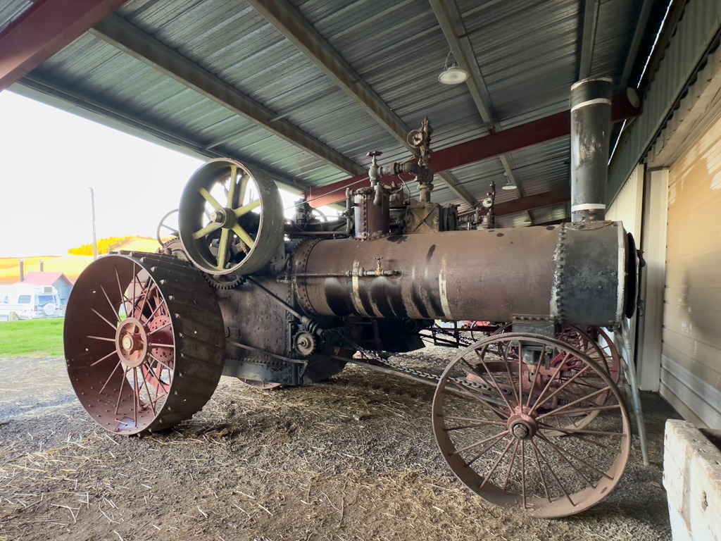 Alte Landmaschine, Dampf-Traktor