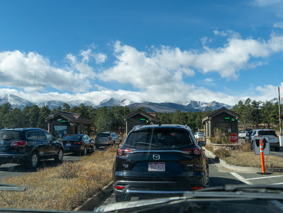 Anstehen am Eingang zum Rocky Mountain Nationalpark