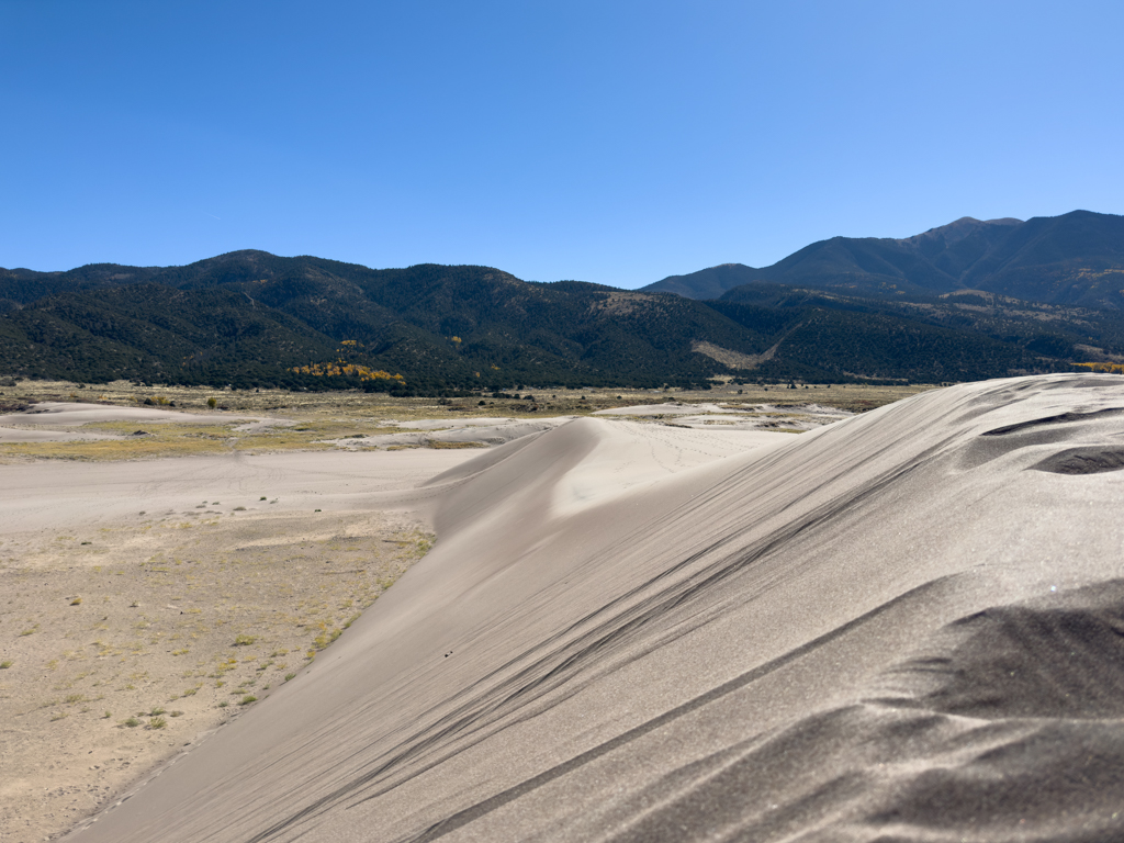 Aussicht auf die Umgebung während der Wanderung auf den Great Sand Dunes