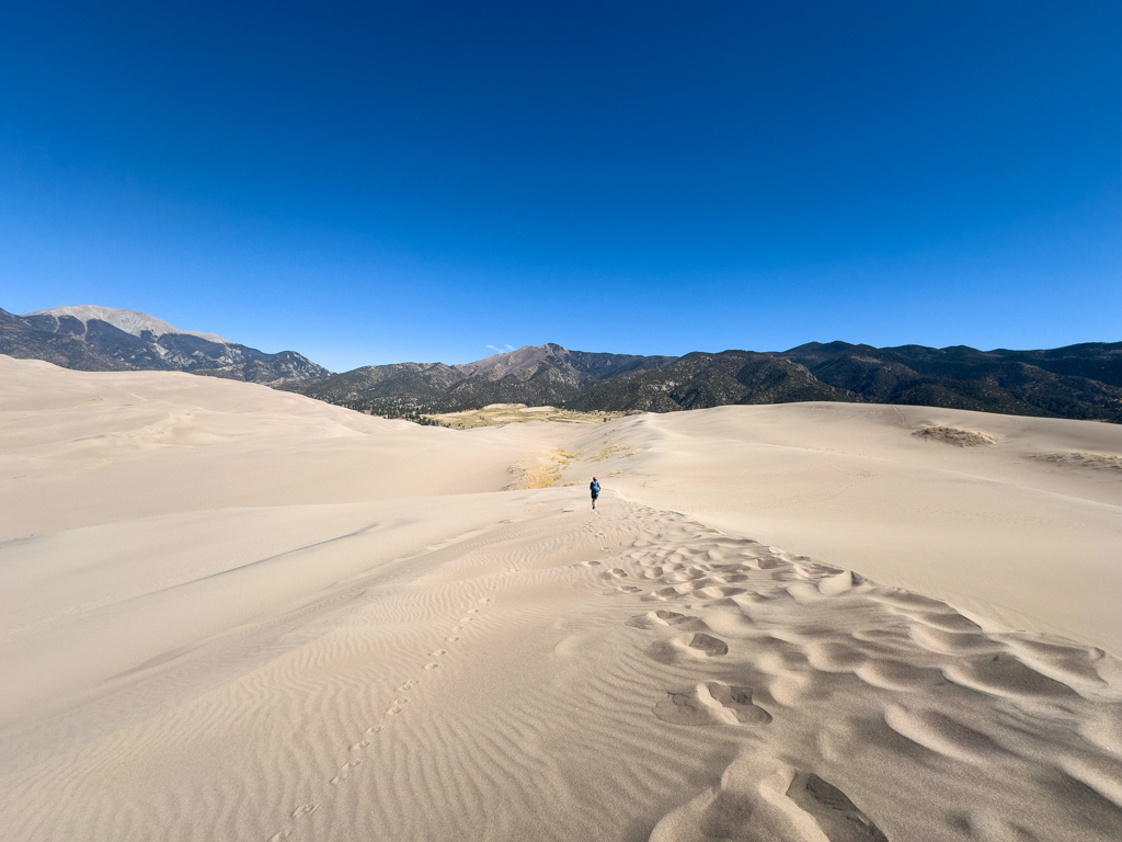 Ma während der Wanderung auf den Great Sand Dunes