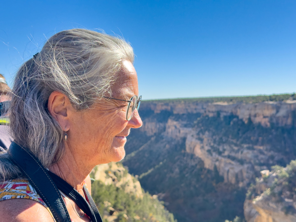 Ma mit Blick auf den Canyon im Mesa Verde NP