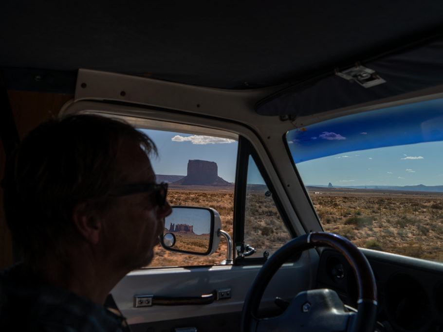Monument Valley, Mitchell Butte und Jo aus Martha heraus gesehen
