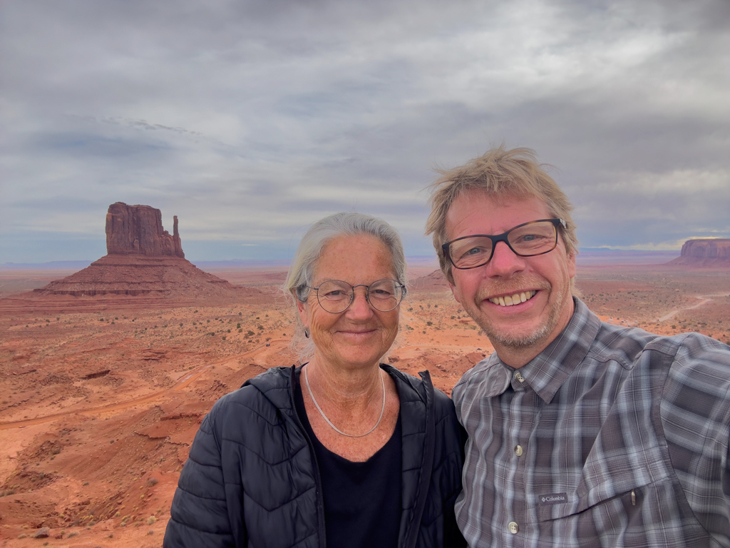 JoMa Selfi vor der East Mitten Butte