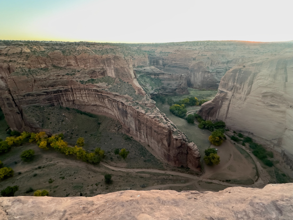 Blick vom North Rim hinab in den Canyon de Chelly