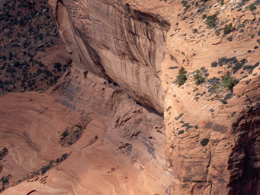 Canyon de Chelly: In der Felsfalte sind Ruinen alter Pueblos