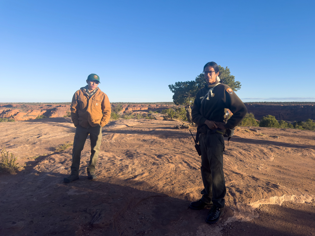 Unsere beiden Guides Casey und Santiago während der Wanderung im Canyon de Chelly