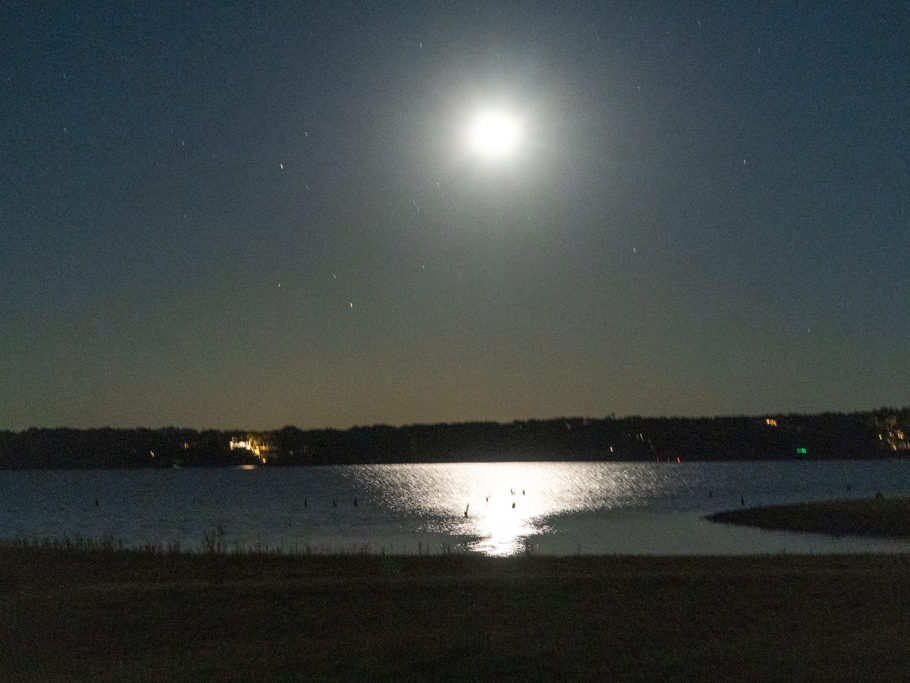 Mond über Lake Brownwood