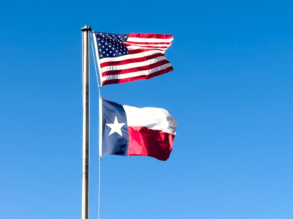 Oben: Stars and Stripes. Unten: Texas the Lone Star State