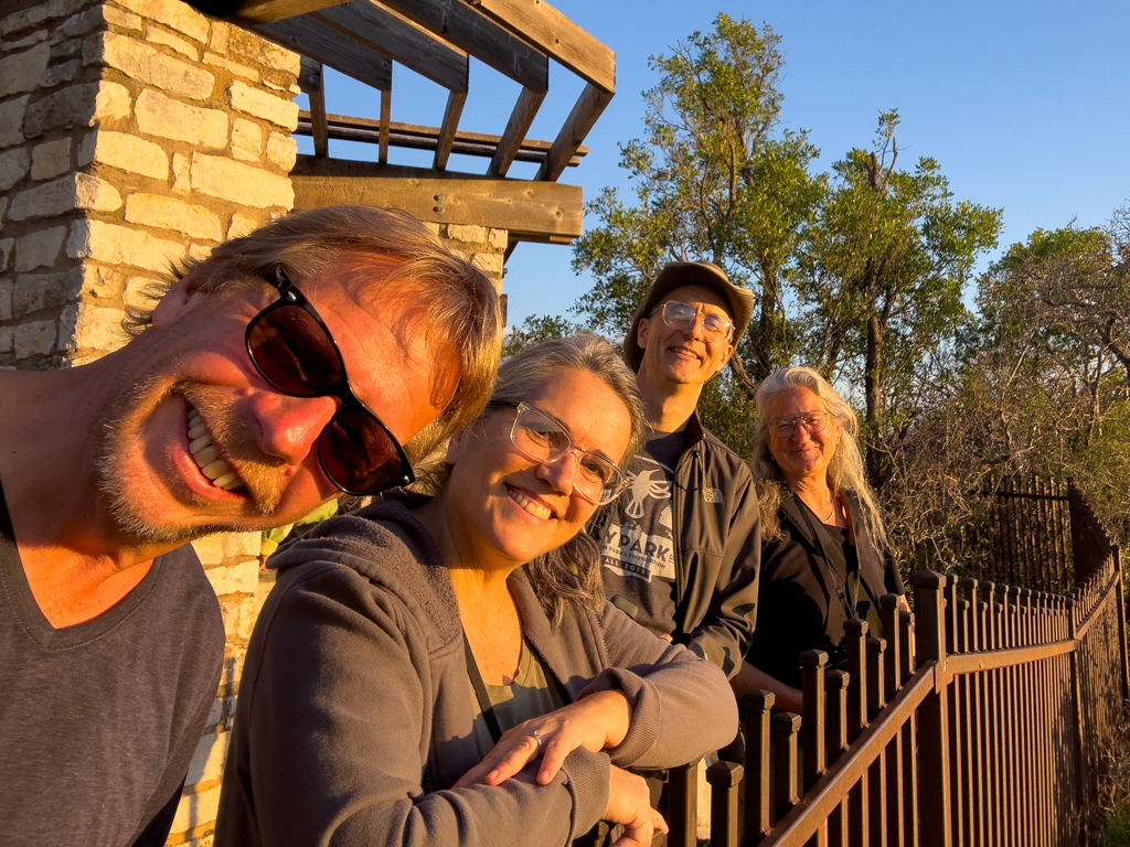 Sonnenuntergang, mit Stephanie und Don auf dem Mt. Bonnell in Austin