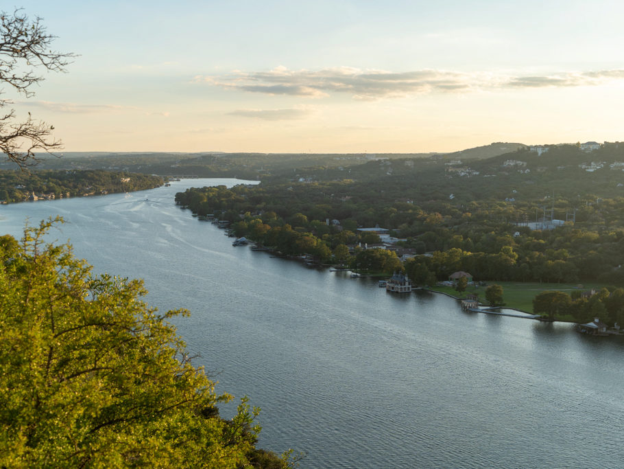 Blick vom Mt. Bonnell aus auf den "Colorado River"