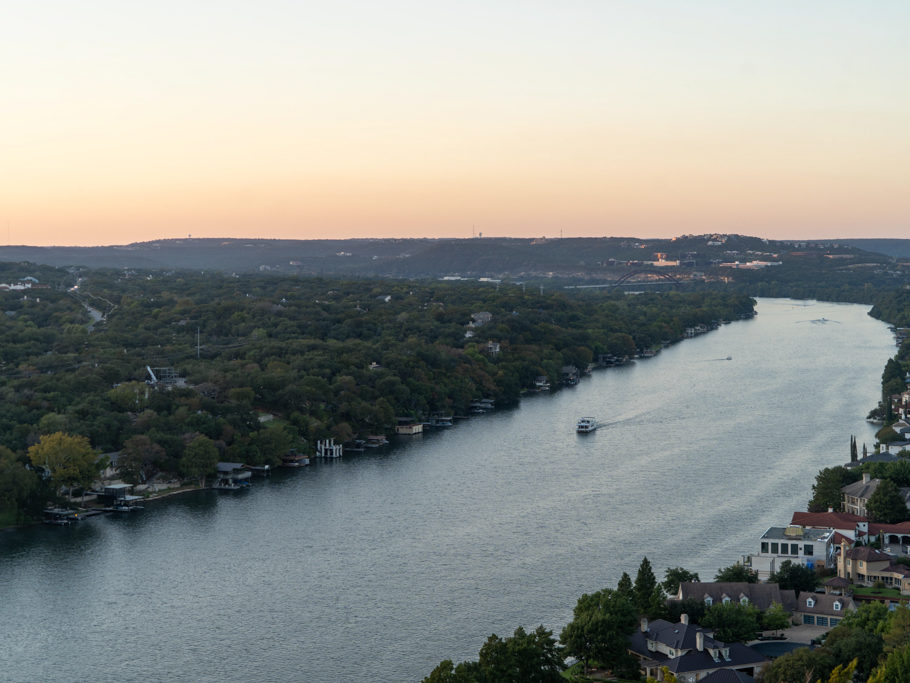 Blick vom Mt. Bonnell aus auf den "Colorado River"