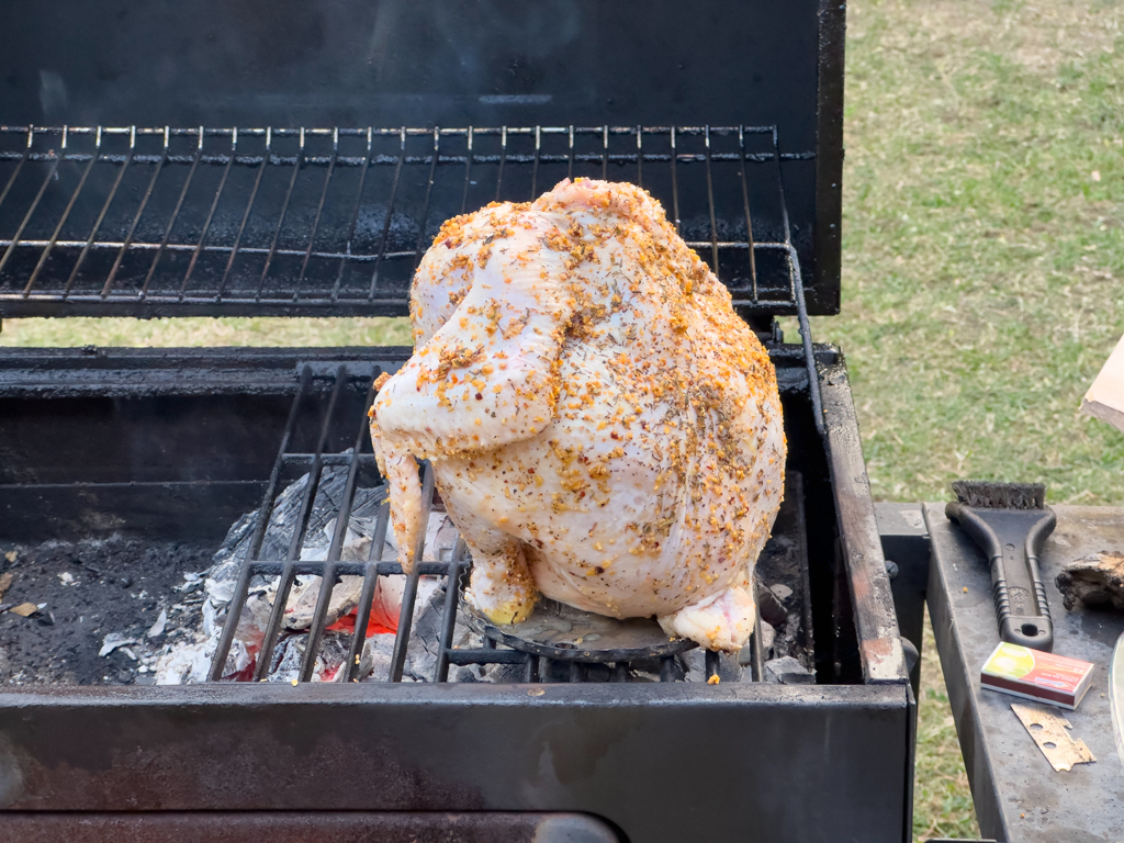 Das XL Huhn fein mariniert wird eher gedämpft als gegrillt