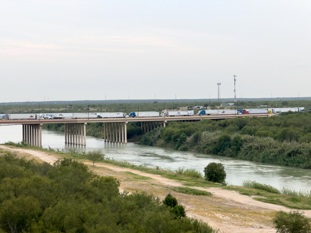 World Trade Bridge: Auf dem Weg von Mexiko in die USA