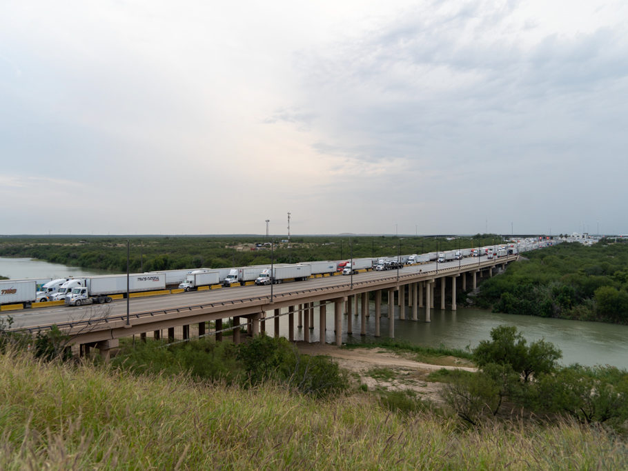 Der tägliche Stau auf der World Trade Bridge: Auf dem Weg von Mexiko in die USA