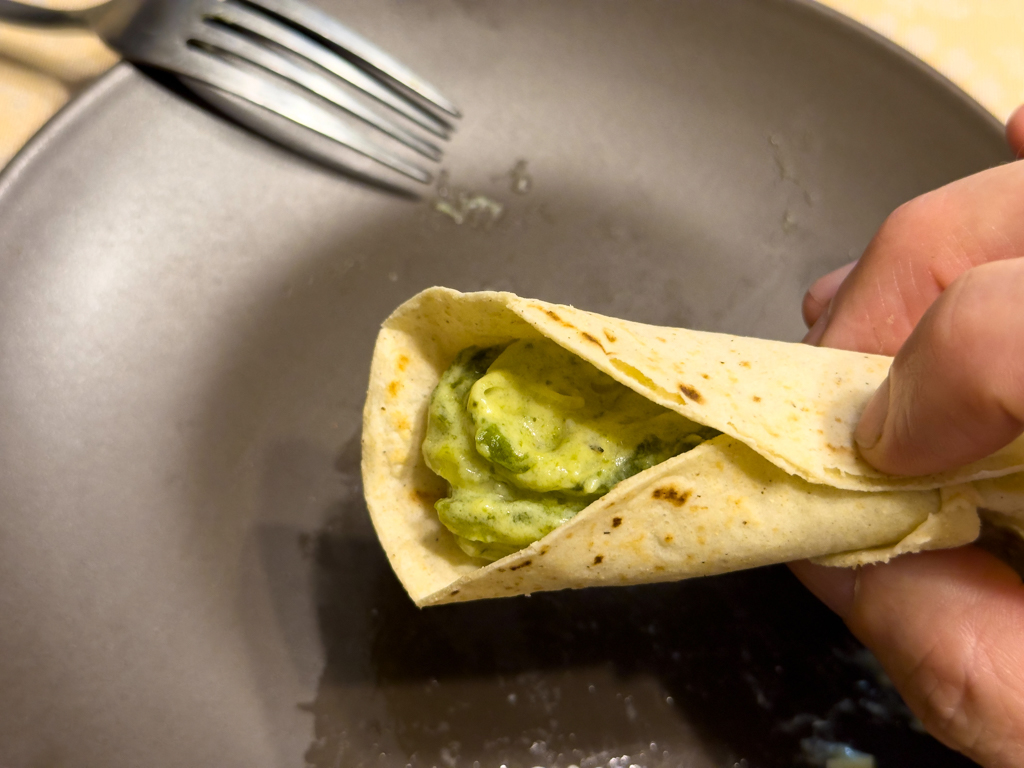 Selbstgemachte Tacos mit Käse und Peperoni