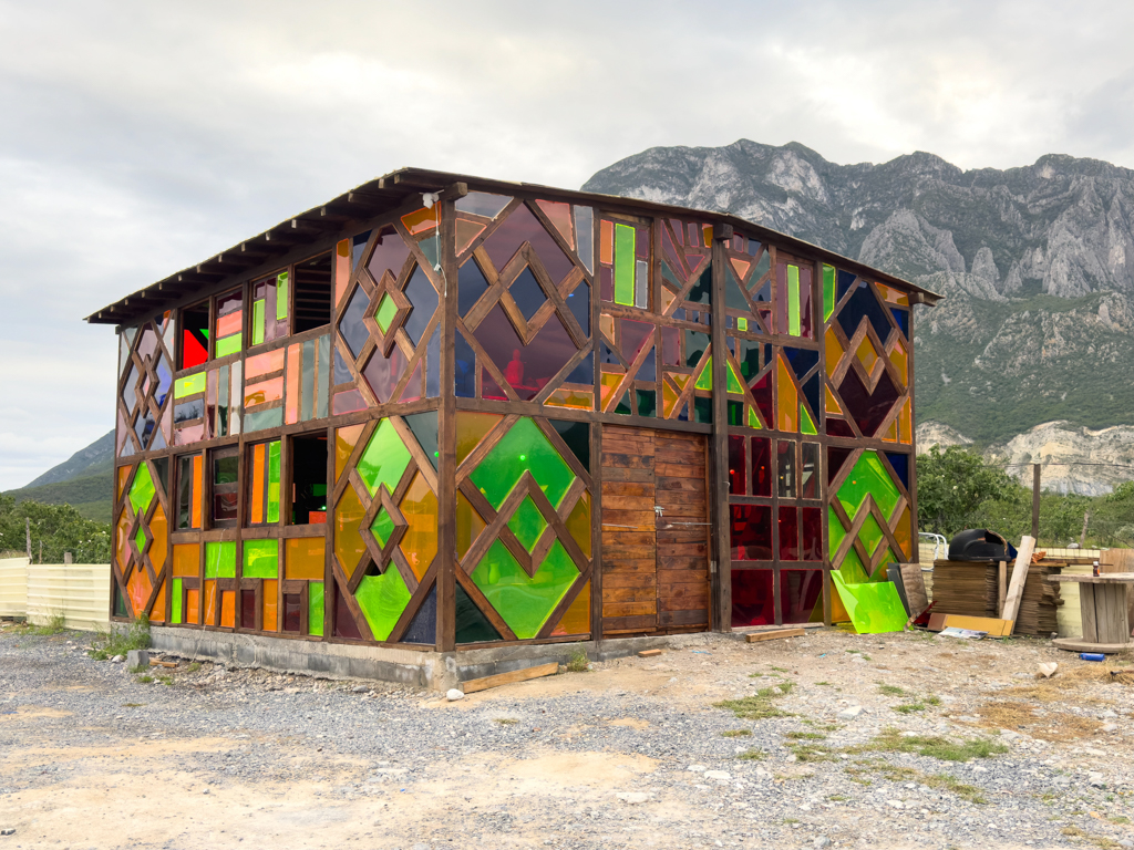 Das bunte Yogahaus...