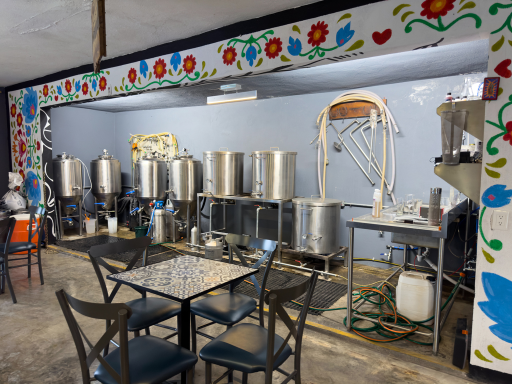 eigene kleine Brauerei in der Potrero Chico Brewery. Direkt vom Kessel ins Glas