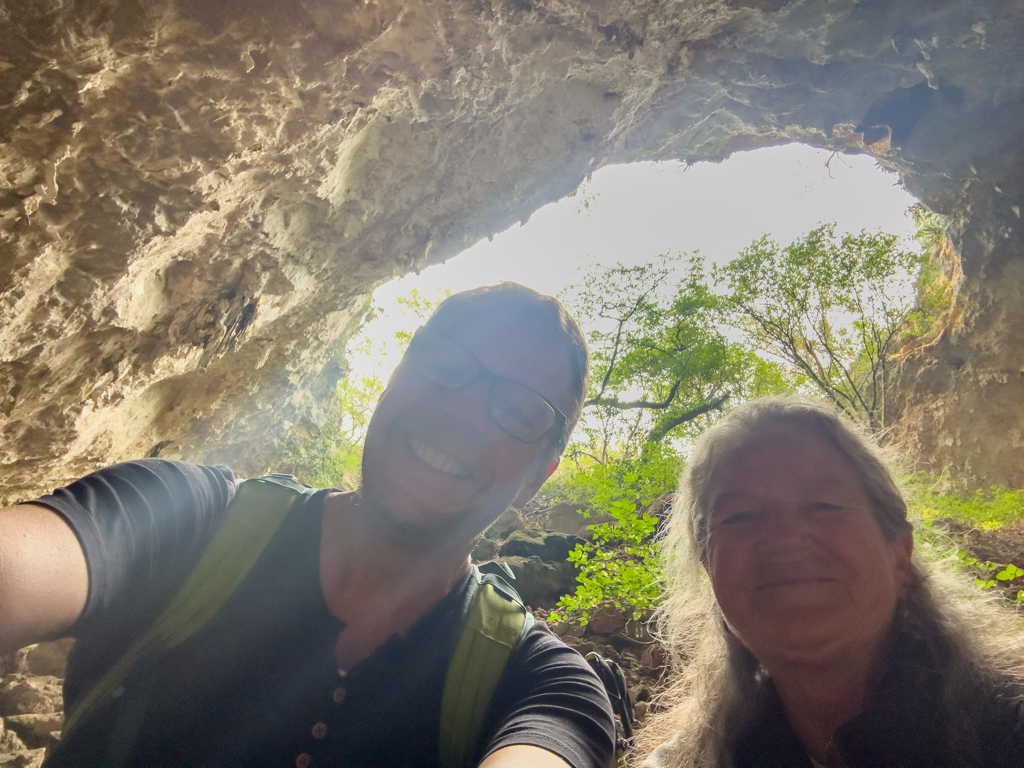 JoMa Selfi aus der Gruta San Cayentano fotografiert