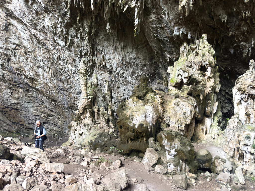 Die kleine Ma in der grossen Gruta San Cayentano