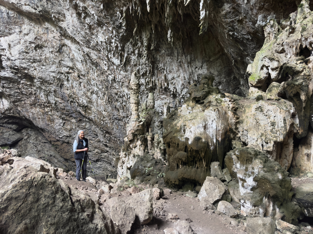 Die kleine Ma in der grossen Gruta San Cayentano