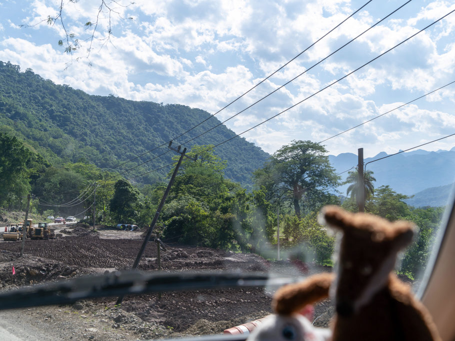 Eine der vielen Baustellen auf der Nationalstrasse 85 auf dem Weg nach Xilitla