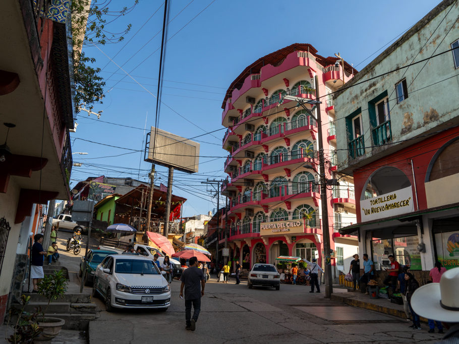 Hauptstrasse durch Xilitla mit Hotel