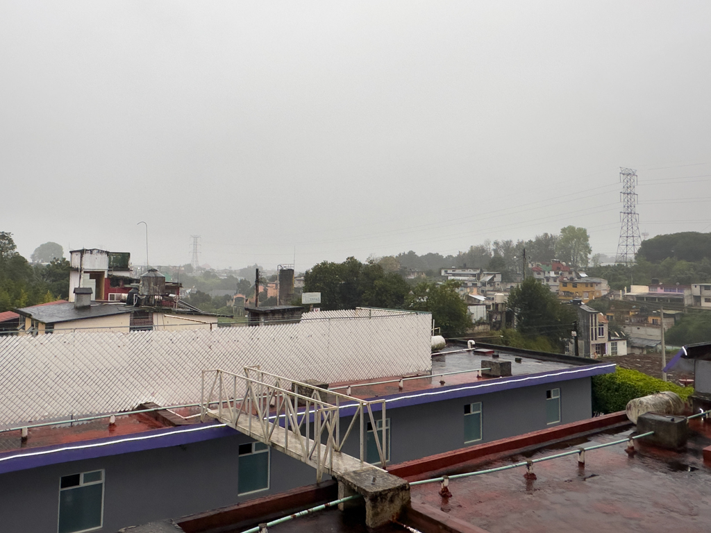 Trostloser Ausblick aus unserem Hotel in Huauchinango